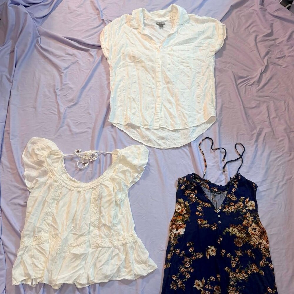 THREE Mixed Brand Cap Sleeve/Sleeveless Blouse Tops SM/MED (2 white, 1 blue)